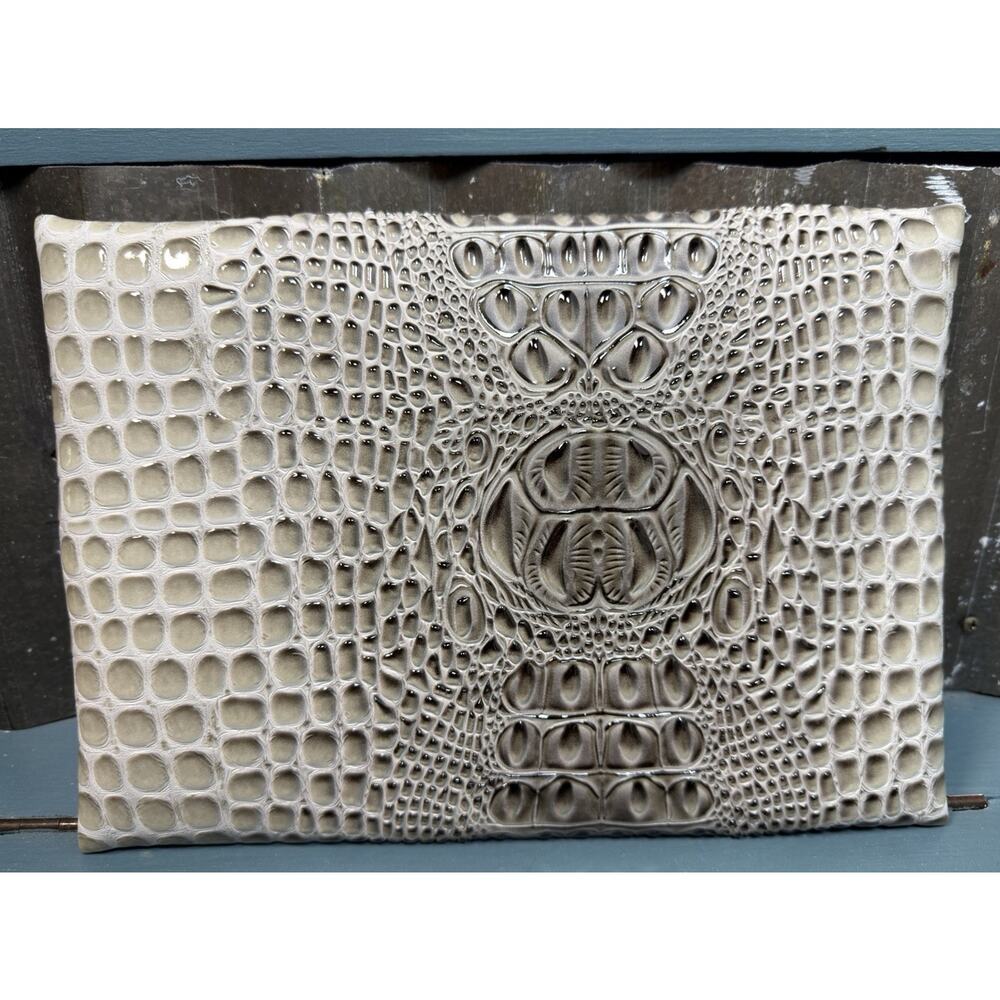Makeup Junkie Bags Bubble Gator Greytor Medium 8”x11” Lay Flat Zippered Bag - Picture 4 of 5